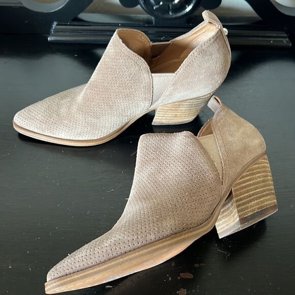 Marc Fisher LTD Dalar Tan Genuine Suede Leather Chelsea Bootie Pointed Toe Sz 6M - Picture 12 of 12